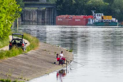 Fishermen on Canal Bianco near Conca San Leone