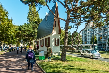 'Narrow House' by Erwin Wurm, Le Havre