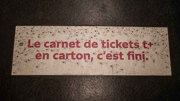 Paris Metro sign about carnets.