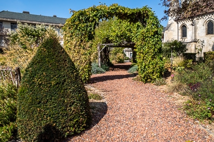 Garden of Église Saint-Étienne, Beauvais