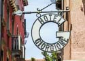 Hotel Giorgione sign