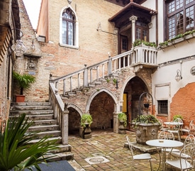 Hotel Ca' Nobile Corner courtyard photo