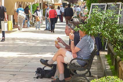 Tourists on Gran Viale Santa Maria Elisabetta